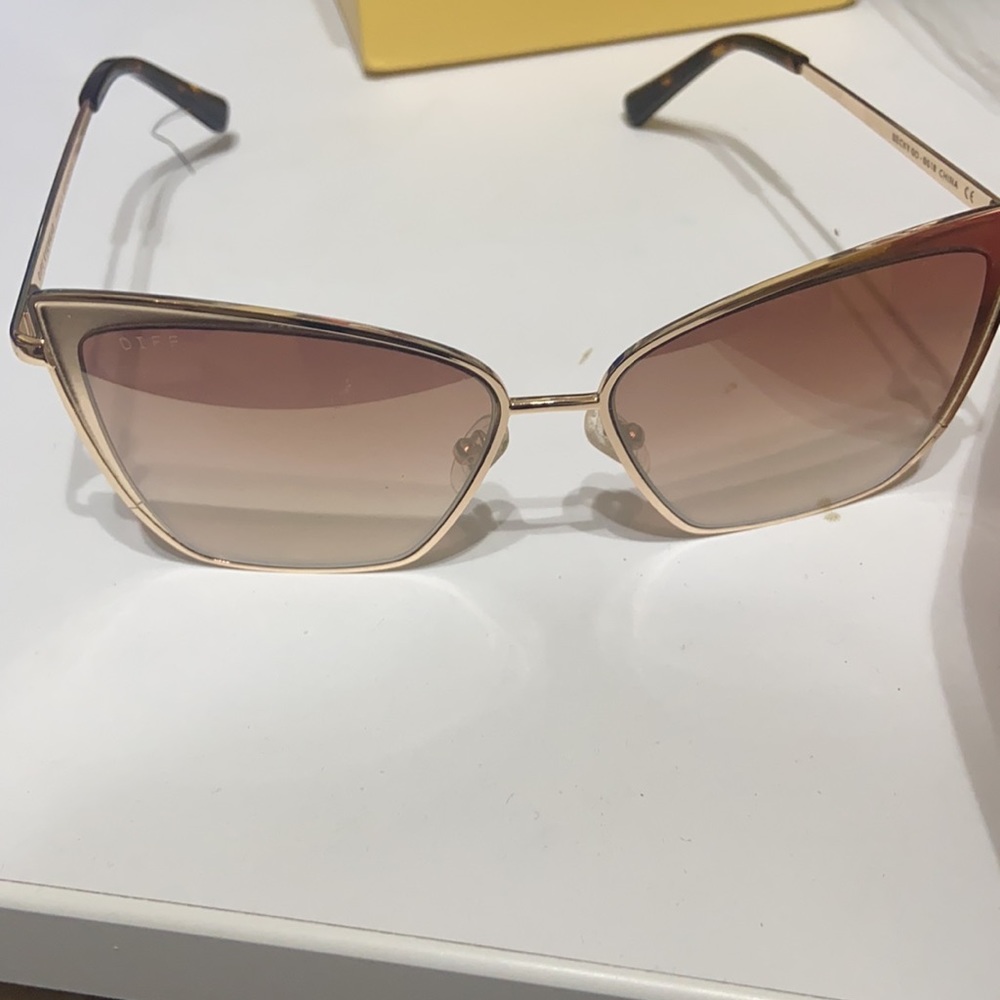 Diff Cat Eye Becky Sunglasses in Gold Flash with Brown Gradient (small scratch)